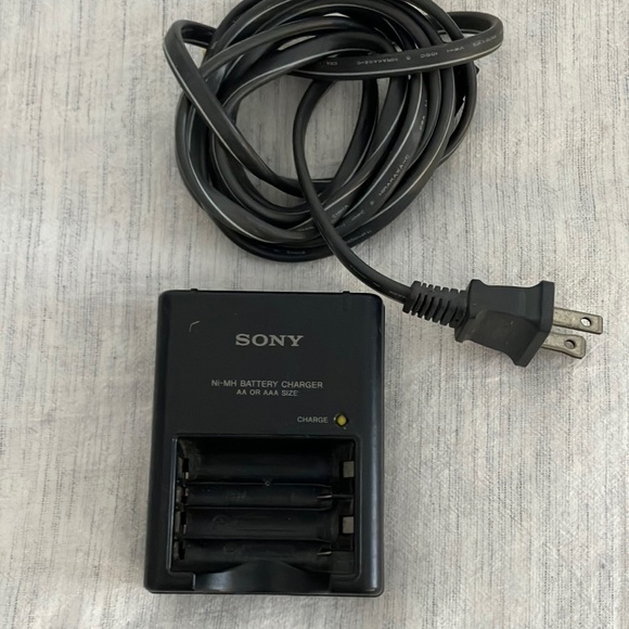 Sony Battery Charger with Cable - Black - Picture 1 of 1